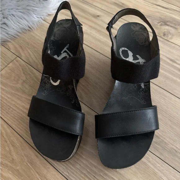 OTBT black sandals - Picture 1 of 3